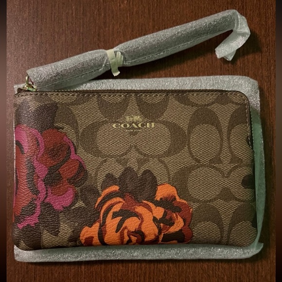 π COACH NOTEBOOK IN SIGNATURE CANVAS WITH JUMBO FLORAL PRINT & WRISTLET π NWT π - Picture 16 of 16